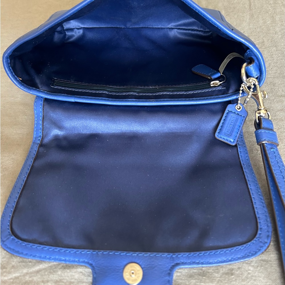 COACH Taylor Distressed Leather Wristlet/Clutch - Picture 6 of 7